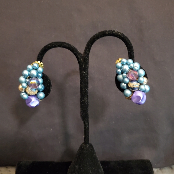 Jewelry - Vintage 50s Beaded Cluster Earrings